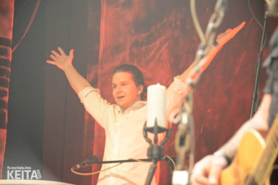 Škwor: Akustický koncert s klavírem a violoncellem strhl pražskou Akropoli