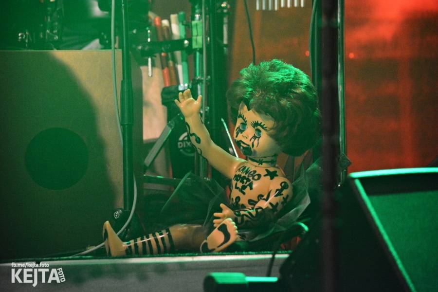 Škwor: Akustický koncert s klavírem a violoncellem strhl pražskou Akropoli