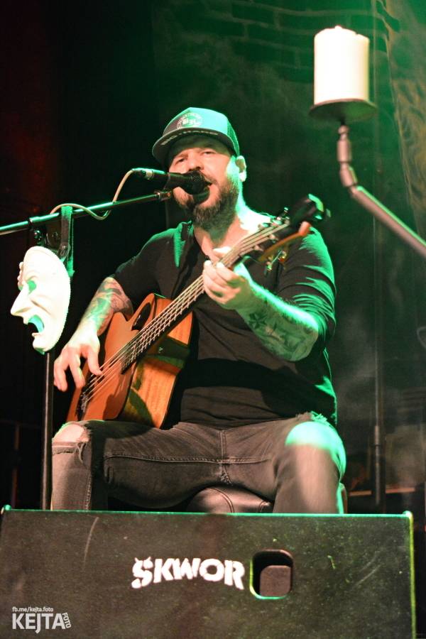 Škwor: Akustický koncert s klavírem a violoncellem strhl pražskou Akropoli