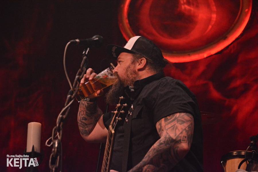 Škwor: Akustický koncert s klavírem a violoncellem strhl pražskou Akropoli