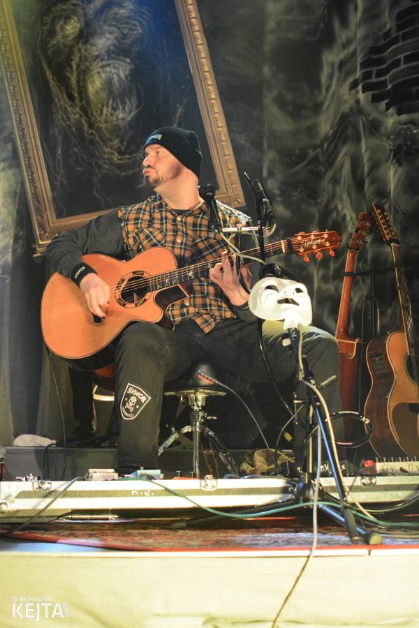 Škwor: Akustický koncert s klavírem a violoncellem strhl pražskou Akropoli