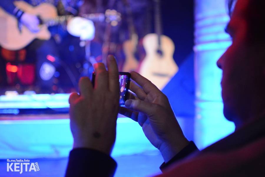 Škwor: Akustický koncert s klavírem a violoncellem strhl pražskou Akropoli