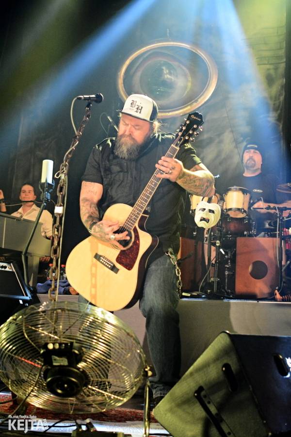 Škwor: Akustický koncert s klavírem a violoncellem strhl pražskou Akropoli