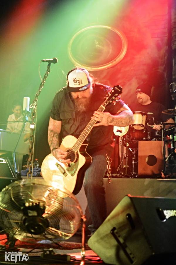 Škwor: Akustický koncert s klavírem a violoncellem strhl pražskou Akropoli