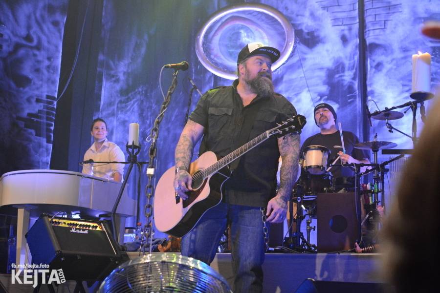 Škwor: Akustický koncert s klavírem a violoncellem strhl pražskou Akropoli