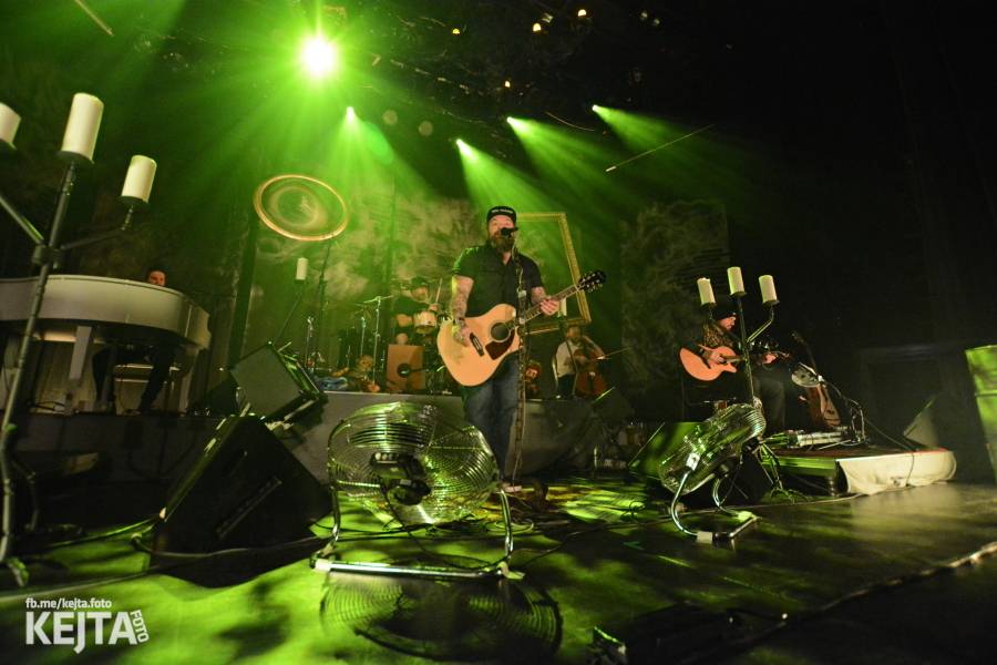 Škwor: Akustický koncert s klavírem a violoncellem strhl pražskou Akropoli