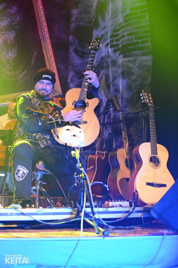 Škwor: Akustický koncert s klavírem a violoncellem strhl pražskou Akropoli