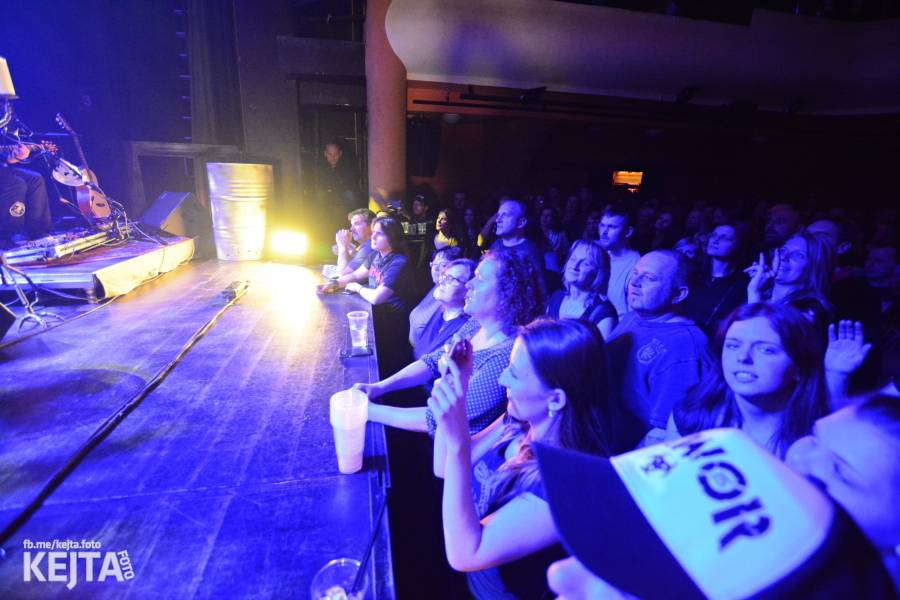 Škwor: Akustický koncert s klavírem a violoncellem strhl pražskou Akropoli