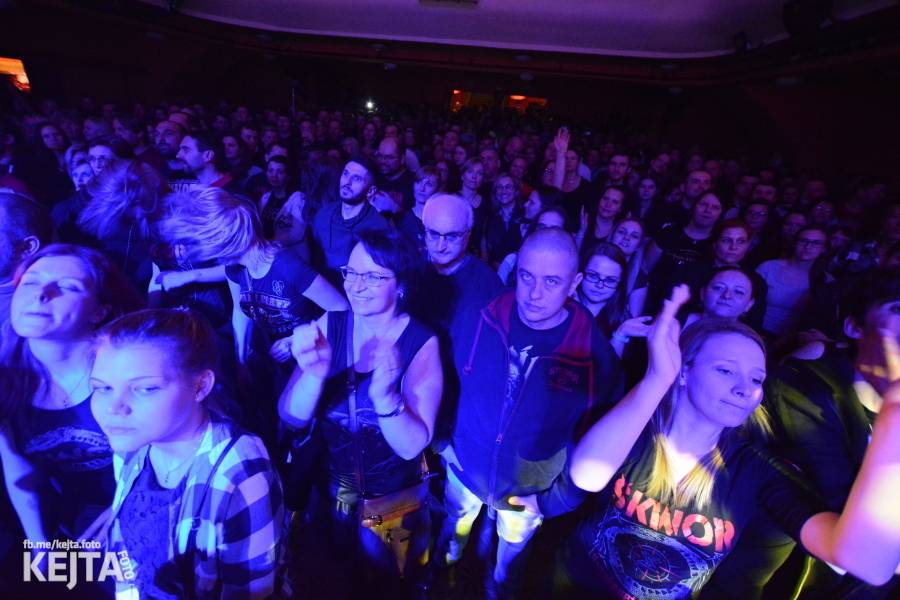 Škwor: Akustický koncert s klavírem a violoncellem strhl pražskou Akropoli