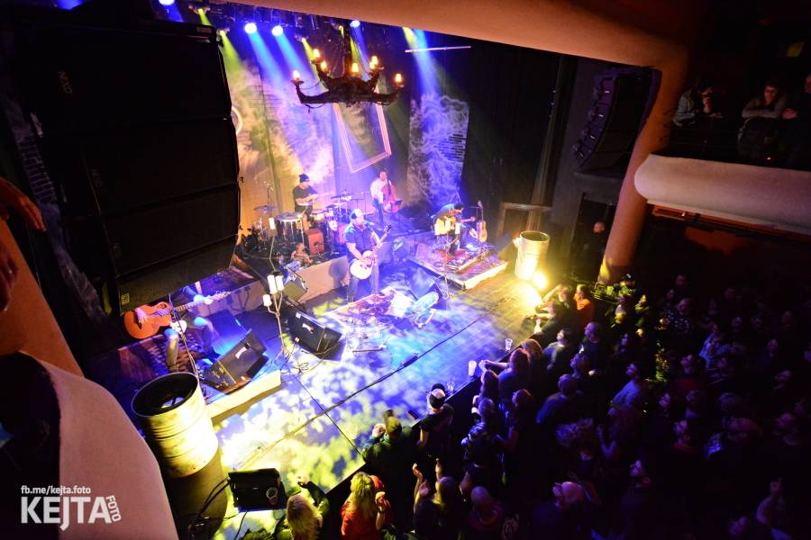 Škwor: Akustický koncert s klavírem a violoncellem strhl pražskou Akropoli