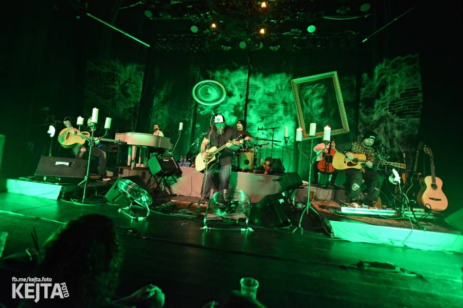 Škwor: Akustický koncert s klavírem a violoncellem strhl pražskou Akropoli