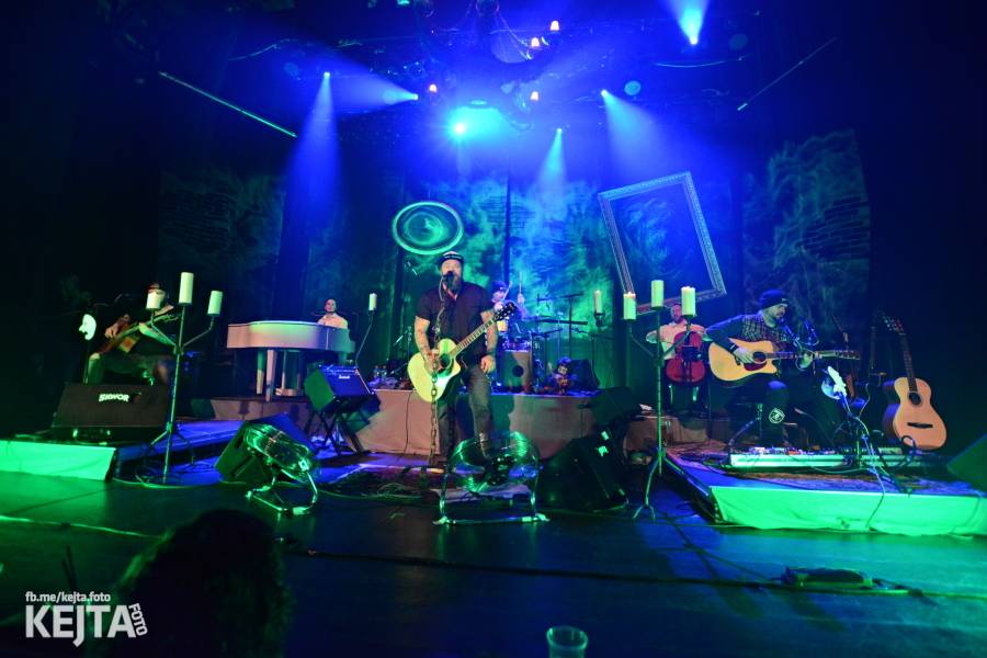 Škwor: Akustický koncert s klavírem a violoncellem strhl pražskou Akropoli