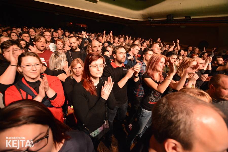 Škwor: Akustický koncert s klavírem a violoncellem strhl pražskou Akropoli