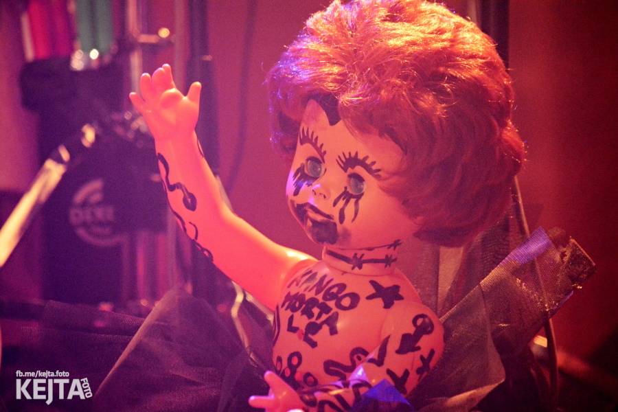 Škwor: Akustický koncert s klavírem a violoncellem strhl pražskou Akropoli