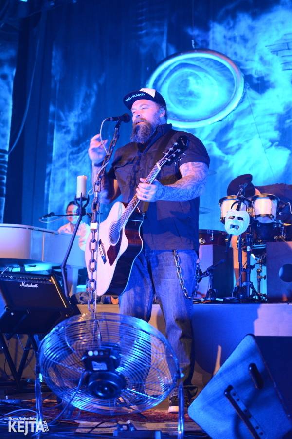 Škwor: Akustický koncert s klavírem a violoncellem strhl pražskou Akropoli