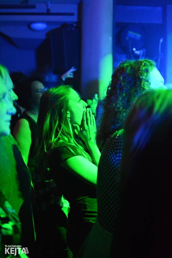 Škwor: Akustický koncert s klavírem a violoncellem strhl pražskou Akropoli