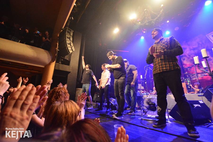 Škwor: Akustický koncert s klavírem a violoncellem strhl pražskou Akropoli