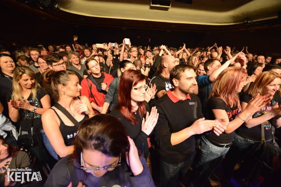 Škwor: Akustický koncert s klavírem a violoncellem strhl pražskou Akropoli