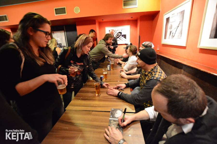 Škwor: Akustický koncert s klavírem a violoncellem strhl pražskou Akropoli