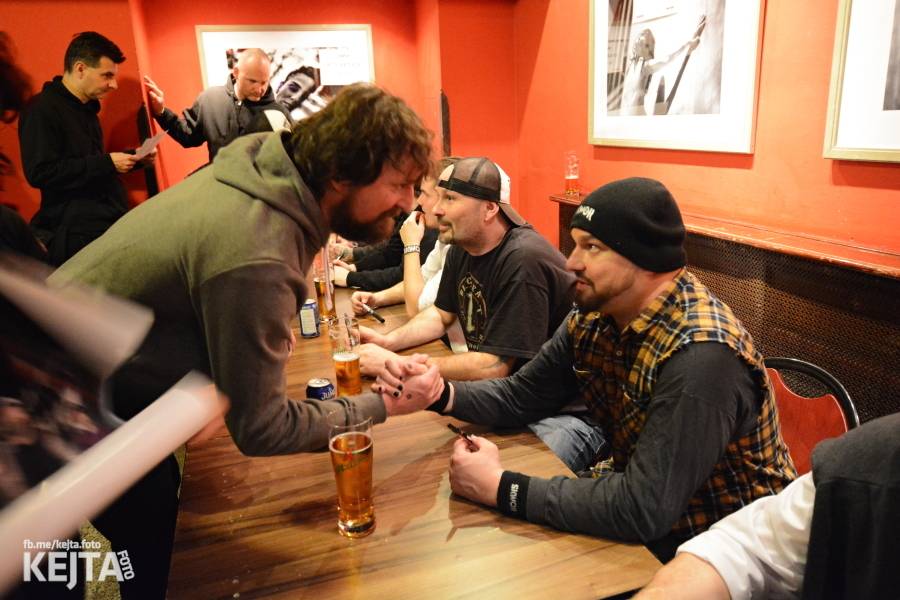 Škwor: Akustický koncert s klavírem a violoncellem strhl pražskou Akropoli