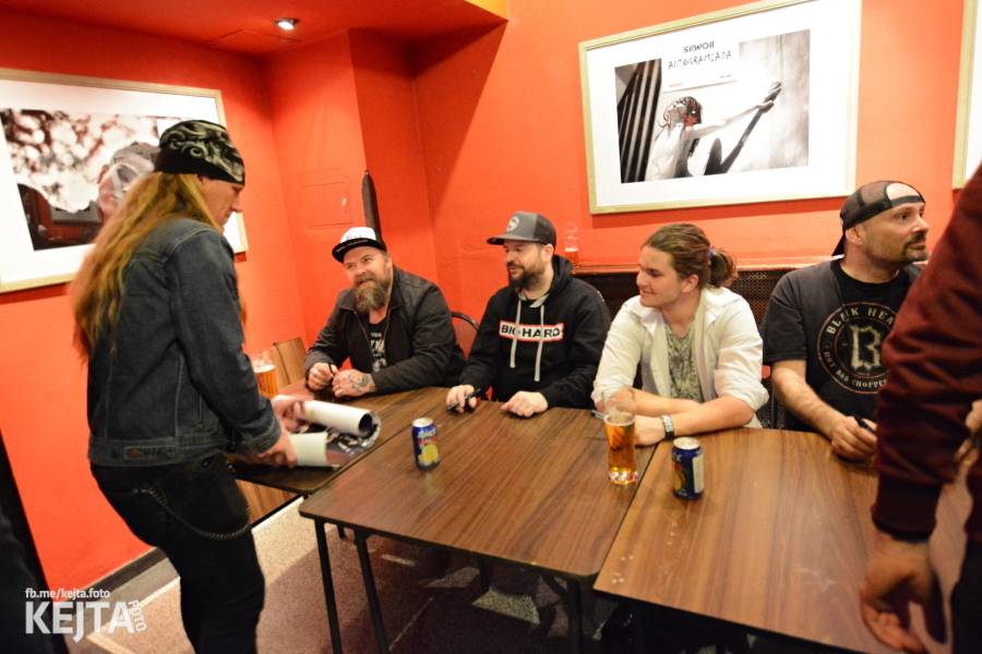 Škwor: Akustický koncert s klavírem a violoncellem strhl pražskou Akropoli