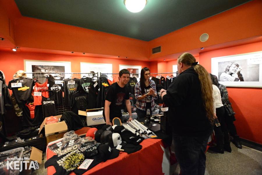 Škwor: Akustický koncert s klavírem a violoncellem strhl pražskou Akropoli