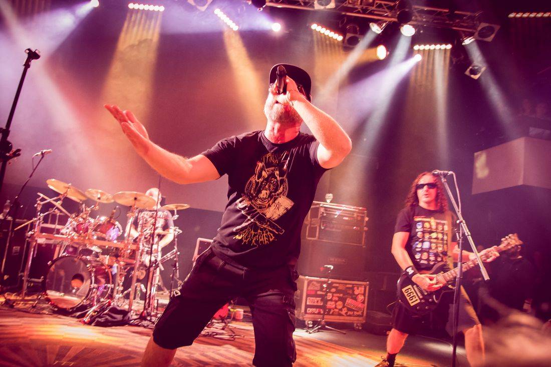 Horkýže Slíže dvakrát vyprodali Lucerna Music Bar, nadšení fanoušci divoce pogovali