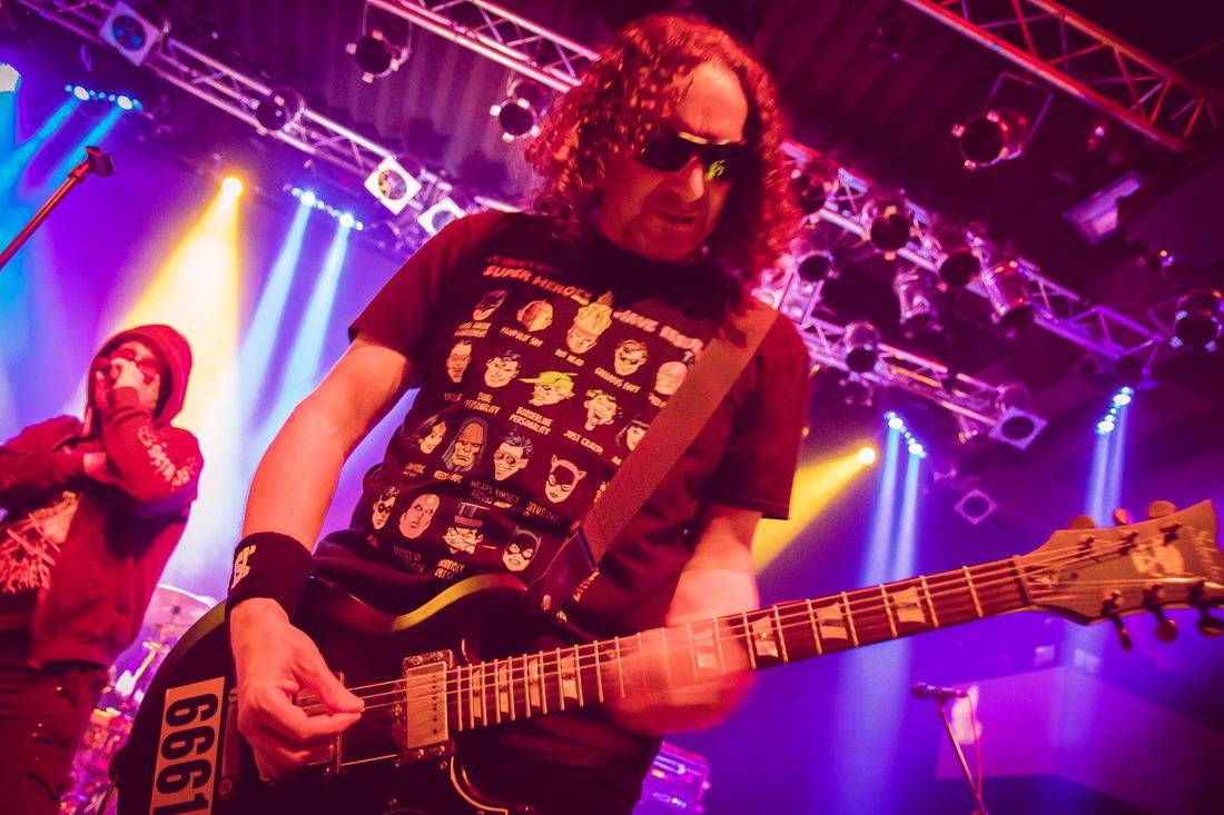 Horkýže Slíže dvakrát vyprodali Lucerna Music Bar, nadšení fanoušci divoce pogovali