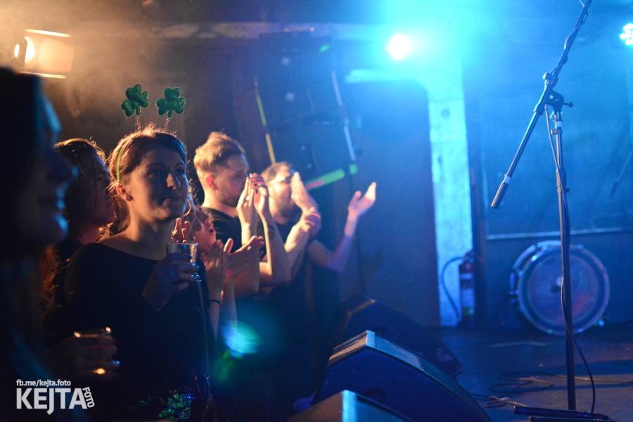 Oslavy svatého Patrika v Rock Café: Zoe Hayter, Travis O'Neill, Cheers! a spousta irského alkoholu