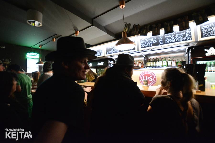 Oslavy svatého Patrika v Rock Café: Zoe Hayter, Travis O'Neill, Cheers! a spousta irského alkoholu