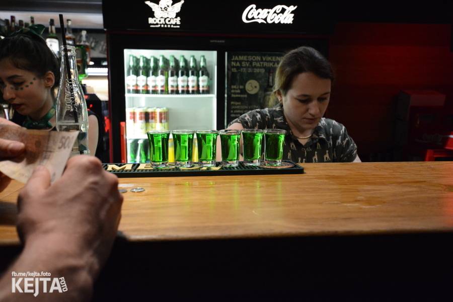 Oslavy svatého Patrika v Rock Café: Zoe Hayter, Travis O'Neill, Cheers! a spousta irského alkoholu