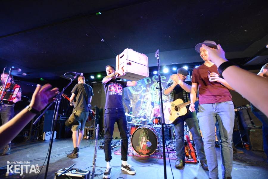 Oslavy svatého Patrika v Rock Café: Zoe Hayter, Travis O'Neill, Cheers! a spousta irského alkoholu