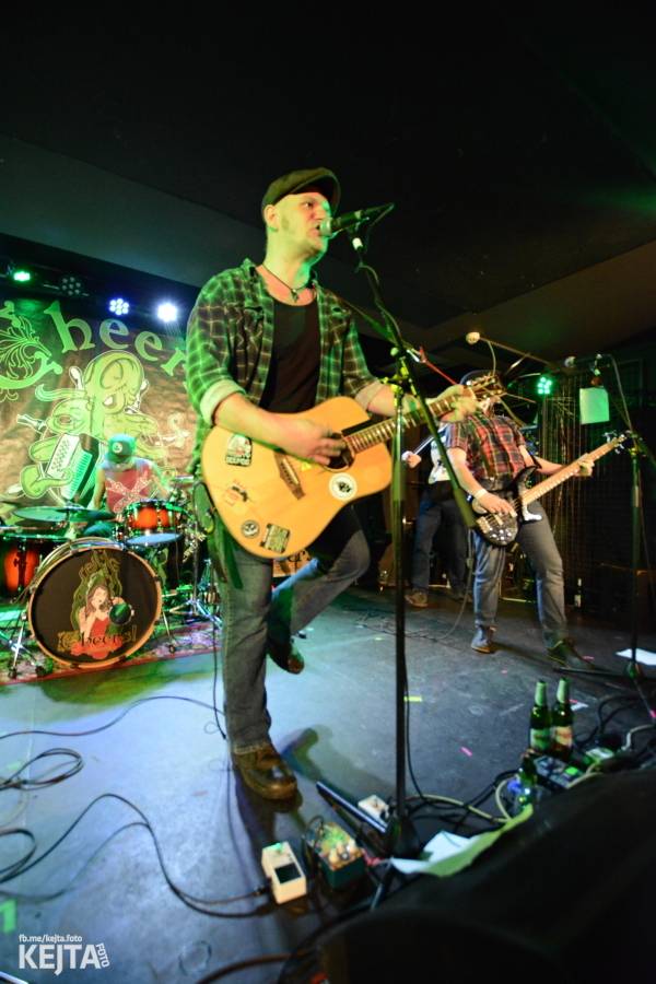 Oslavy svatého Patrika v Rock Café: Zoe Hayter, Travis O'Neill, Cheers! a spousta irského alkoholu