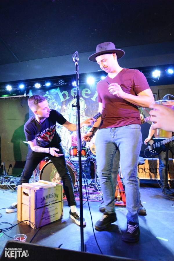 Oslavy svatého Patrika v Rock Café: Zoe Hayter, Travis O'Neill, Cheers! a spousta irského alkoholu