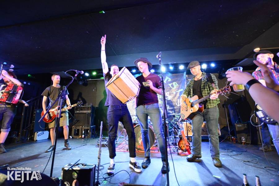 Oslavy svatého Patrika v Rock Café: Zoe Hayter, Travis O'Neill, Cheers! a spousta irského alkoholu