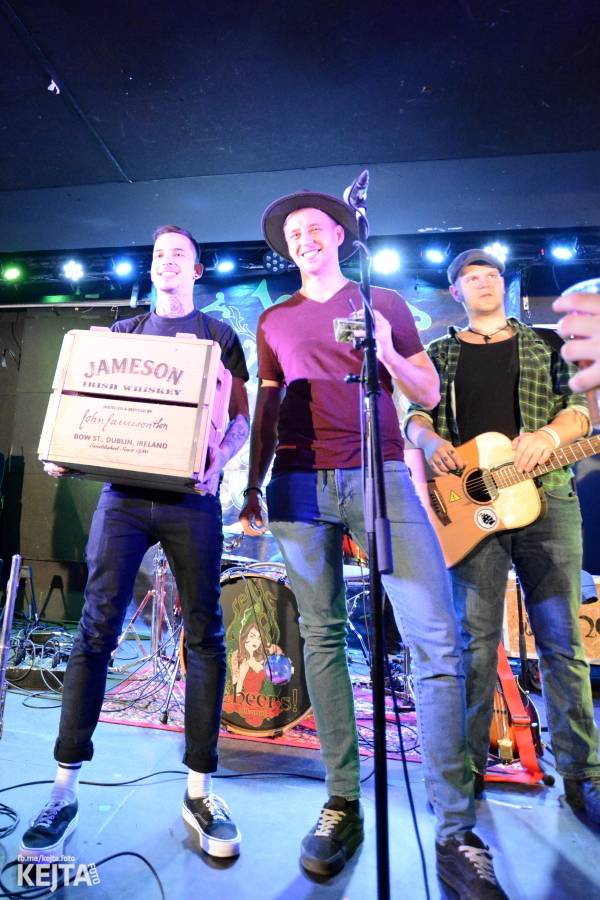 Oslavy svatého Patrika v Rock Café: Zoe Hayter, Travis O'Neill, Cheers! a spousta irského alkoholu