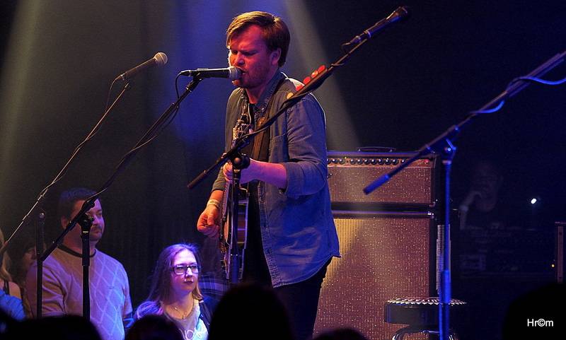 Th!s a Vees soutěžili o zlatý pás v těžké váze rock'n'rollu. Fanynky házely na pódium podprsenky