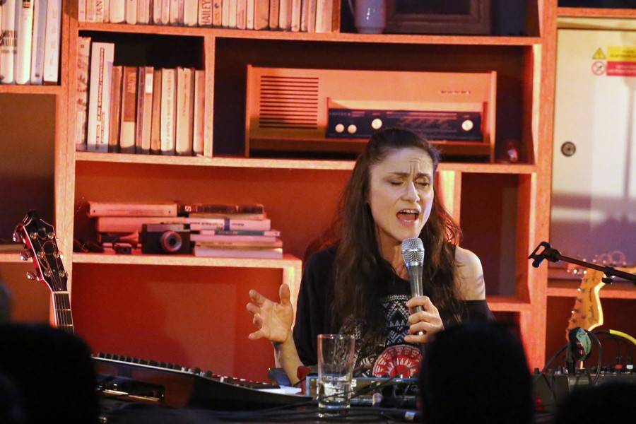 Sólová Lenka Dusilová čarovala ve veselském Kafé v kině