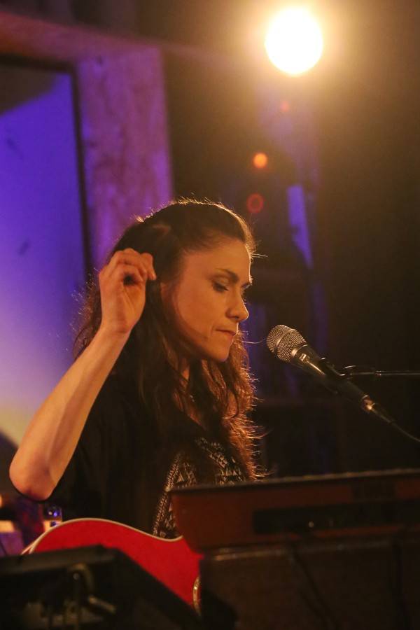 Sólová Lenka Dusilová čarovala ve veselském Kafé v kině