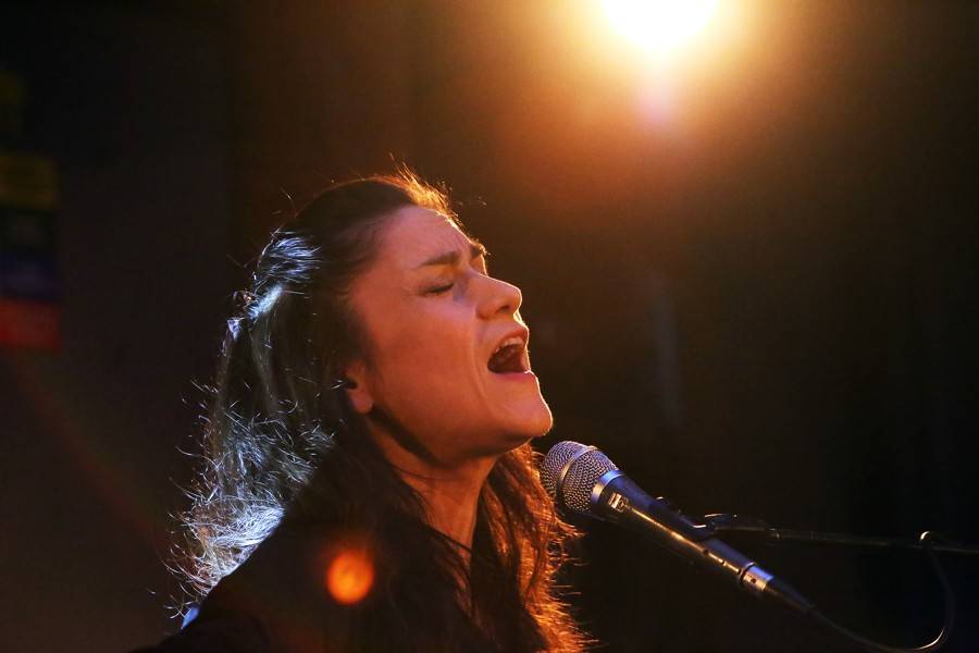 Sólová Lenka Dusilová čarovala ve veselském Kafé v kině