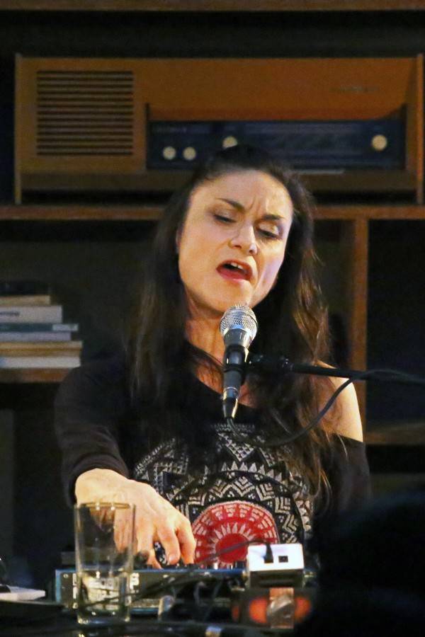 Sólová Lenka Dusilová čarovala ve veselském Kafé v kině