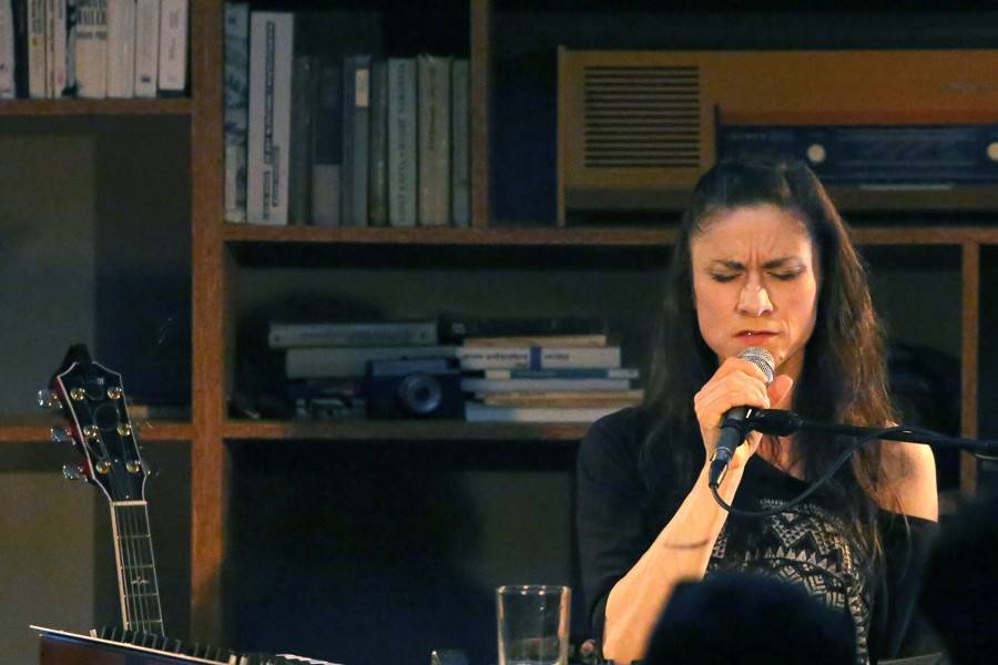 Sólová Lenka Dusilová čarovala ve veselském Kafé v kině