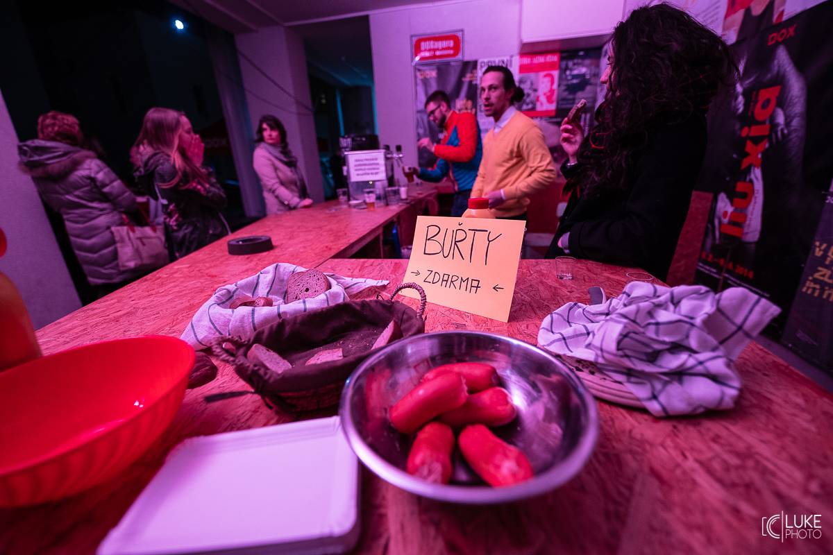 Tata Bojs slavnostně zakončili svou výstavu v centru současného umění DOX v Praze a pokřtili Tatalog