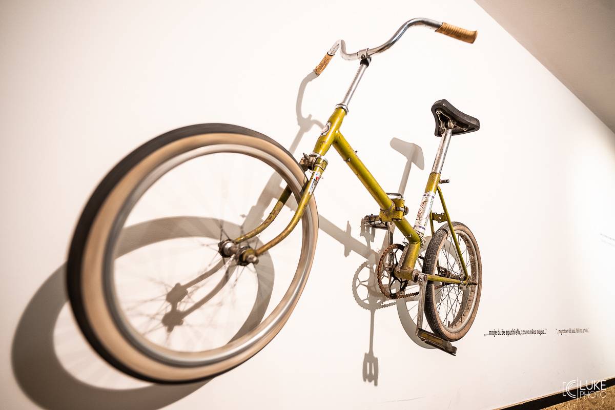 Tata Bojs slavnostně zakončili svou výstavu v centru současného umění DOX v Praze a pokřtili Tatalog