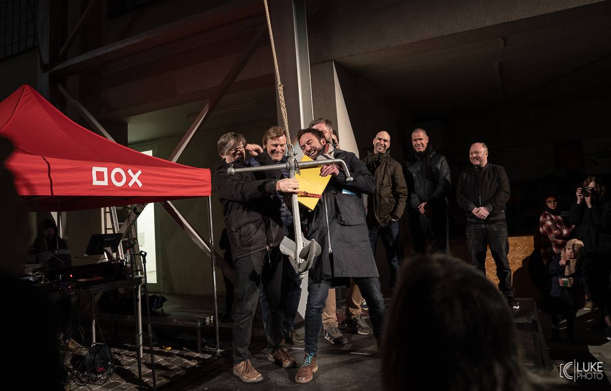 Tata Bojs slavnostně zakončili svou výstavu v centru současného umění DOX v Praze a pokřtili Tatalog