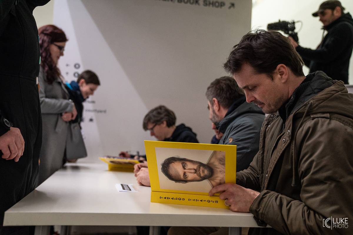 Tata Bojs slavnostně zakončili svou výstavu v centru současného umění DOX v Praze a pokřtili Tatalog