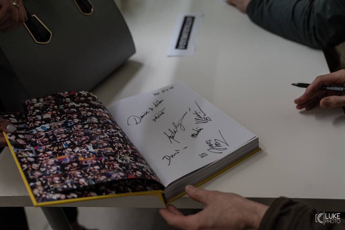 Tata Bojs slavnostně zakončili svou výstavu v centru současného umění DOX v Praze a pokřtili Tatalog