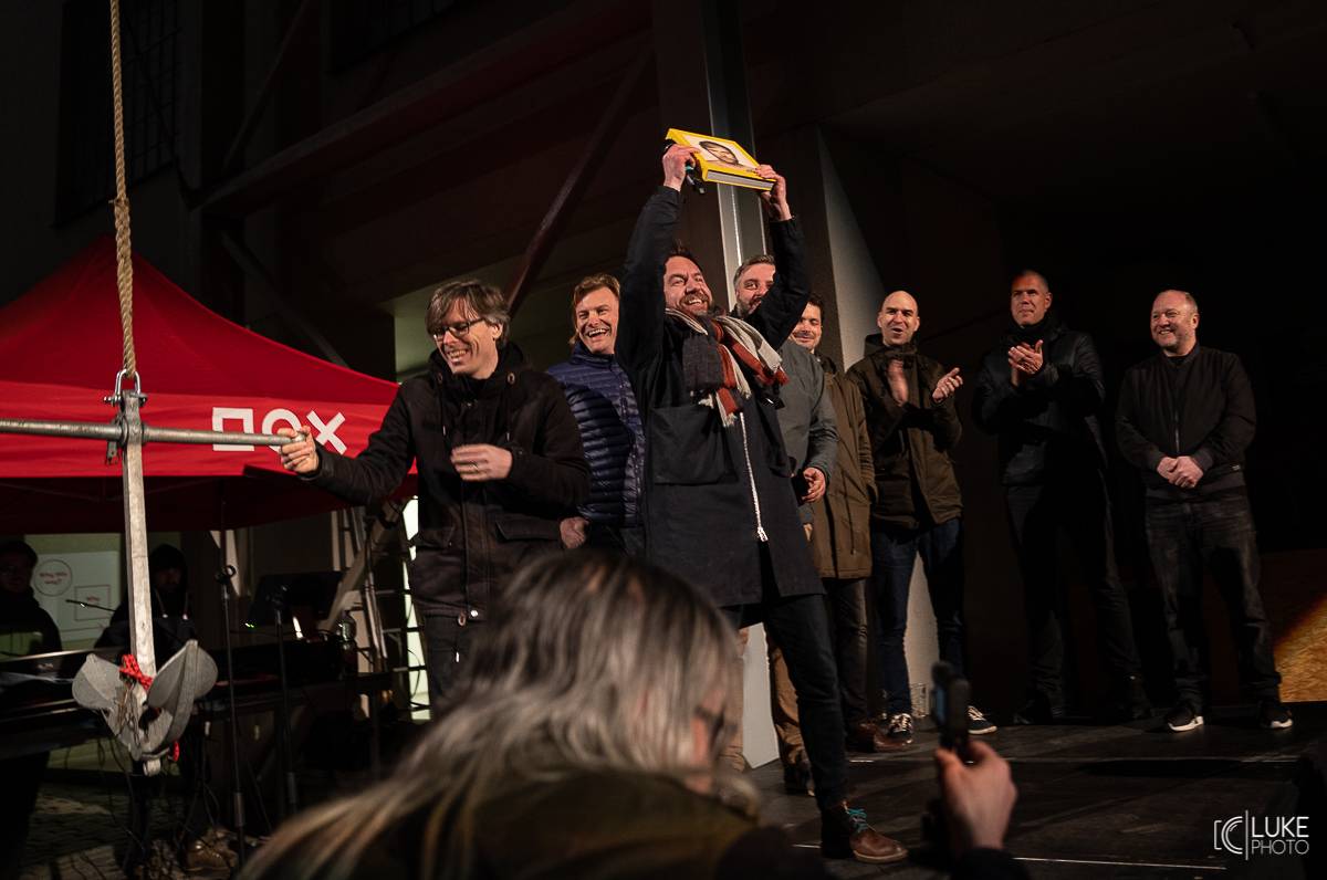 Tata Bojs slavnostně zakončili svou výstavu v centru současného umění DOX v Praze a pokřtili Tatalog