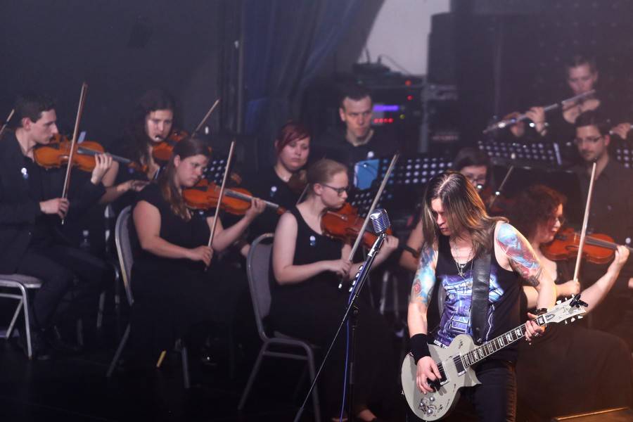 Metallica Tribute: V Brně se metal propojil se symfonickým orchestrem