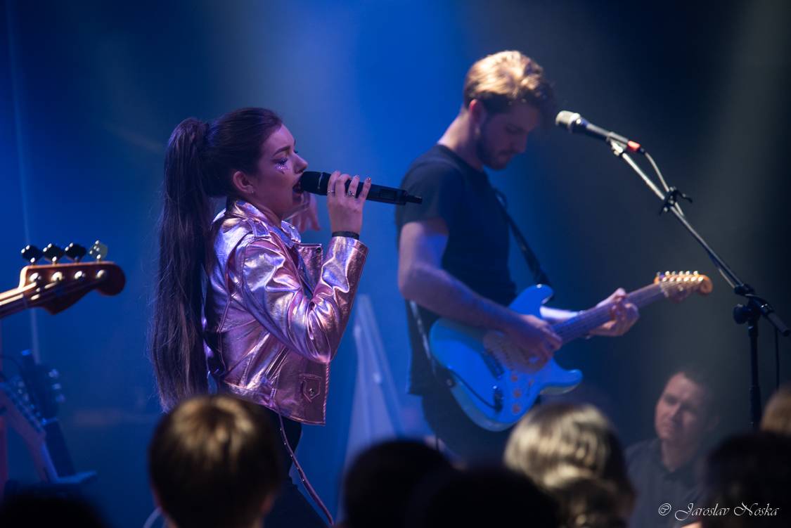 Michal Hrůza zavítal se svým klubovým turné do Lucerna Music Baru. Zazpívala i Nelly